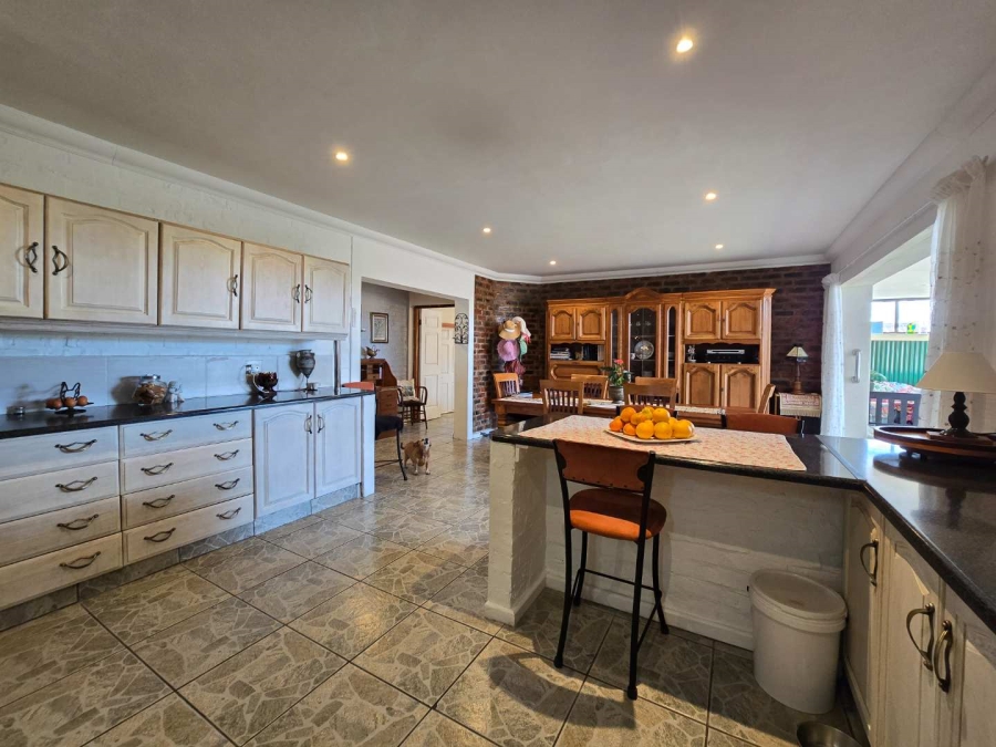 4 Bedroom Property for Sale in Stilbaai Wes Western Cape
